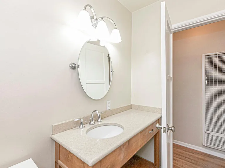 10929 Whitegate Ave — Photo 35