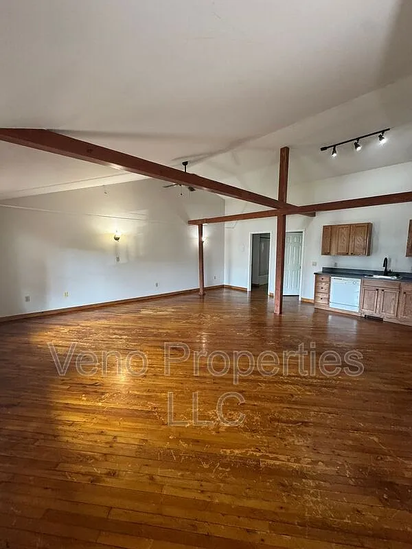 1 bed, 1.0 bath, 845 sqft, $1,050 — Photo 3