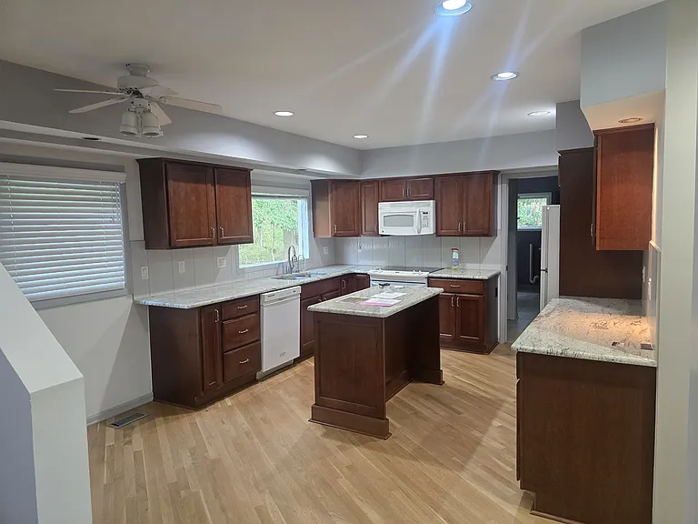 5635 Stanhope St — Photo 3