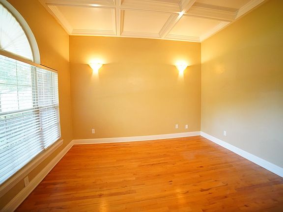 5th image of 352 Meadow Ridge Dr