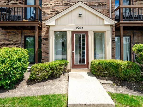 2245 Nichols Rd APT E, Arlington Heights, IL 60004