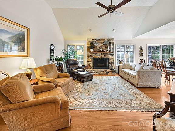 5th image of 27 Cedar Summit Rd