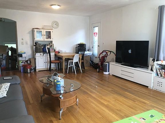 4th image of 1 Kernwood St