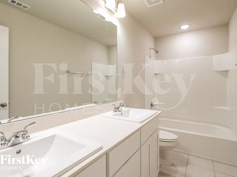 319 Niki Dr — Photo 17