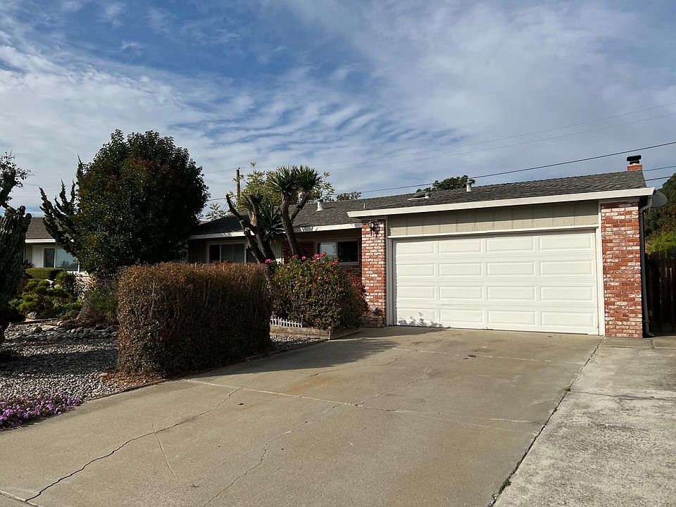 1st image of 479 Oakwood Dr