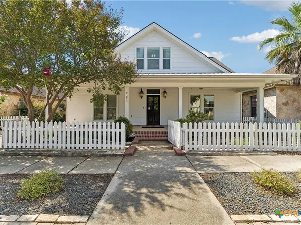 2273 Gruene Lake Dr, New Braunfels, TX 78130