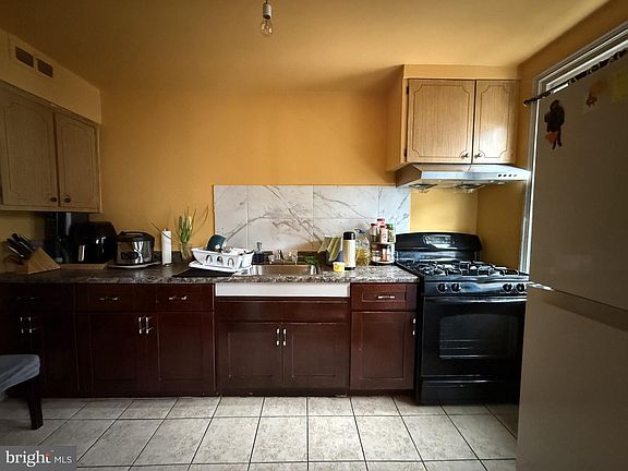 5th image of 3142 Levick St