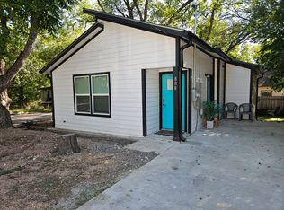 808 Mora St, Lockhart, TX 78644
