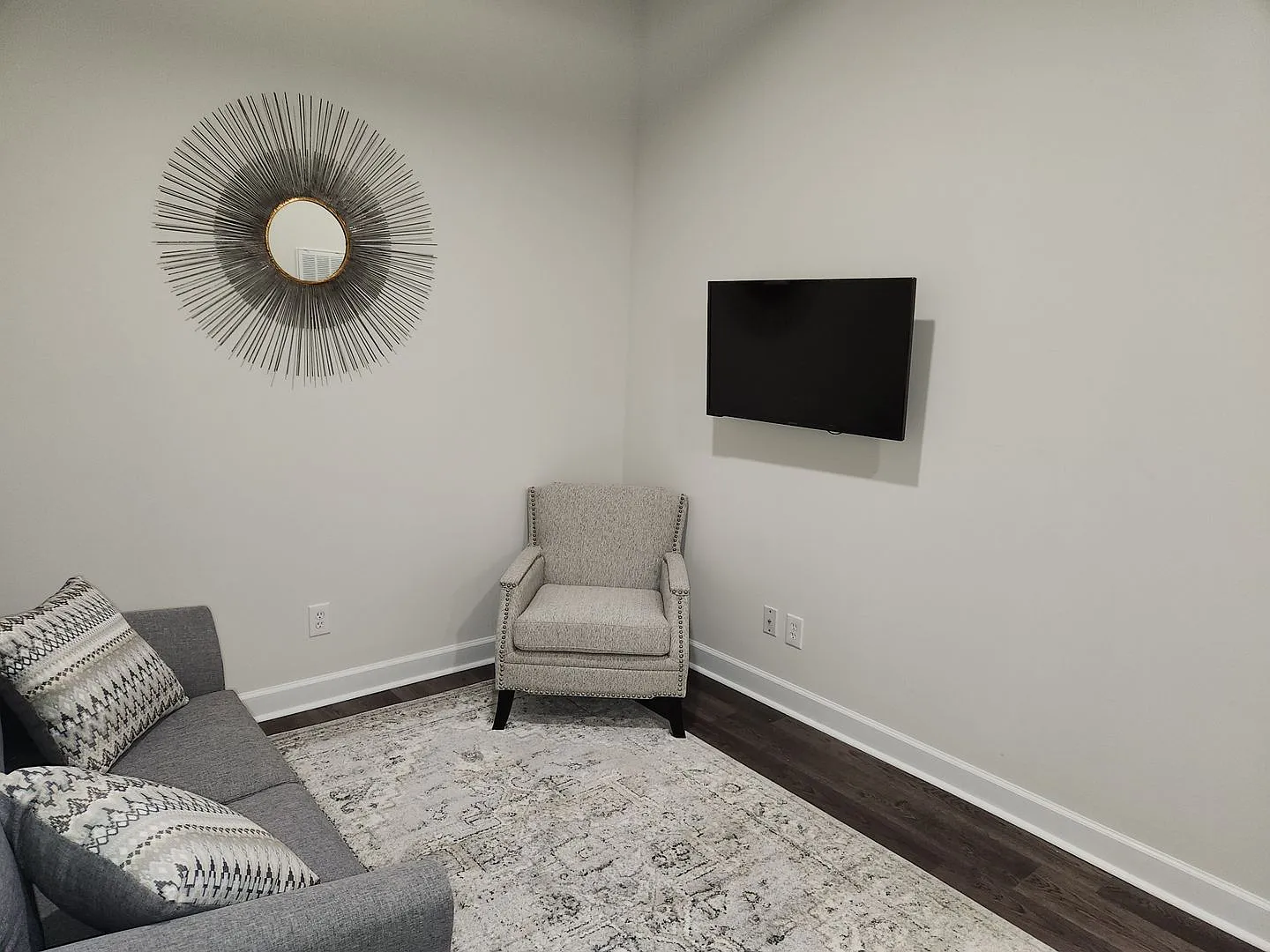 Furnished Loft Apartment Downtown Blackstone — Photo 1