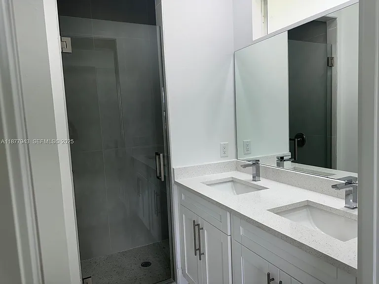 2044 Crawford North Ave — Photo 7