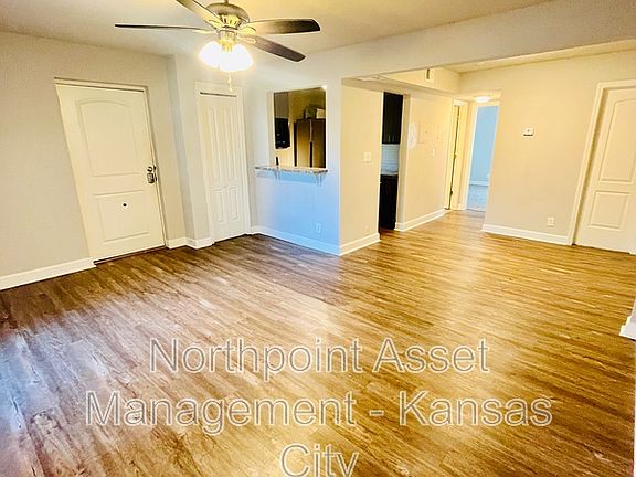 5th image of 3704 Wyandotte St