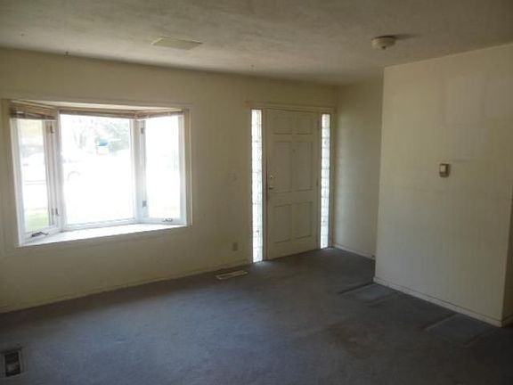 4th image of 3532 Eisenhower Dr