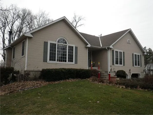 111 Russell St, Fredericksburg, IA 50630