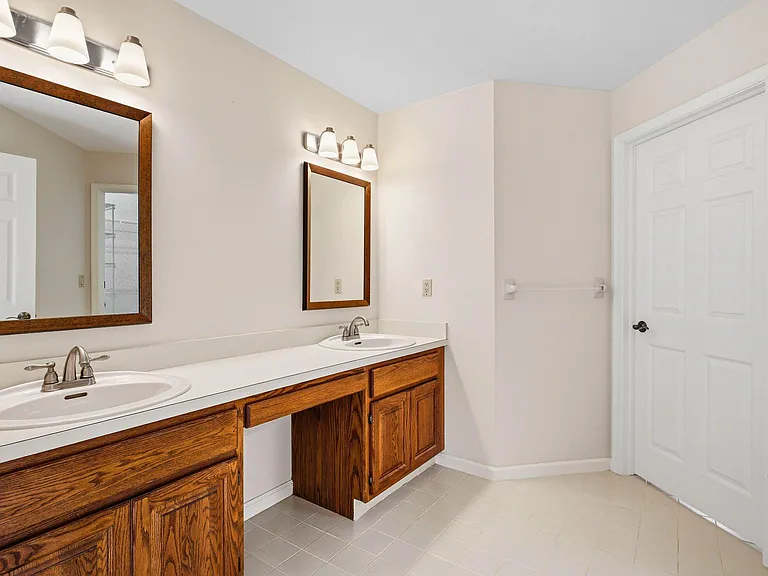 4720 NW 28th Ave — Photo 44