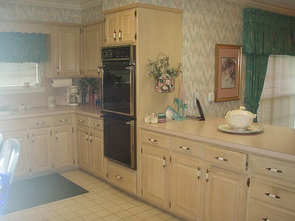 3rd image of 1551 Deerwood St