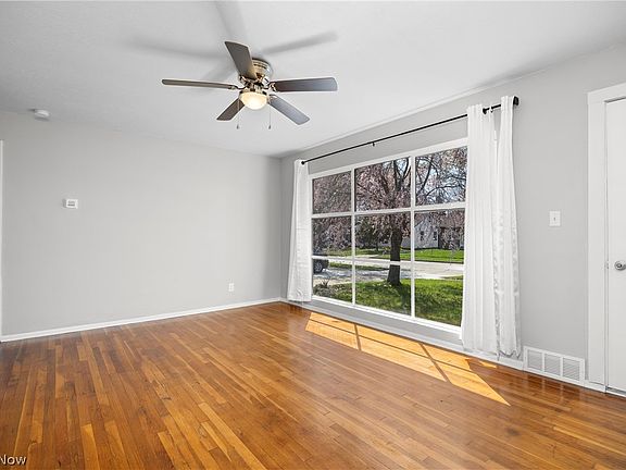 5th image of 13704 Elsetta Ave