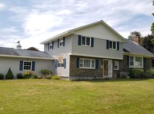 1 Devonshire Ln, Ballston Lake, NY 12019