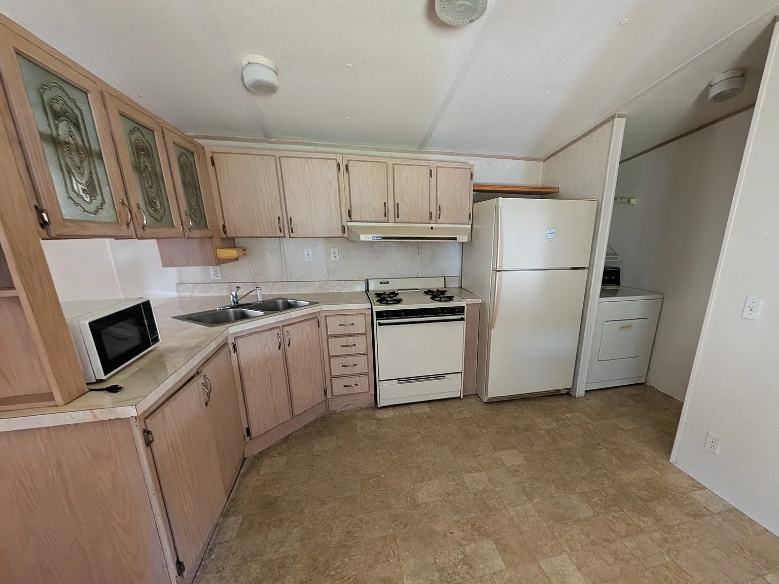 2 bed, 900 sqft, $950 — Photo 3