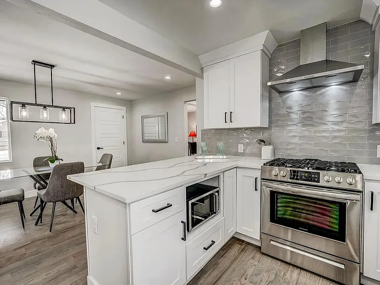 3240 Dexter St — Photo 4