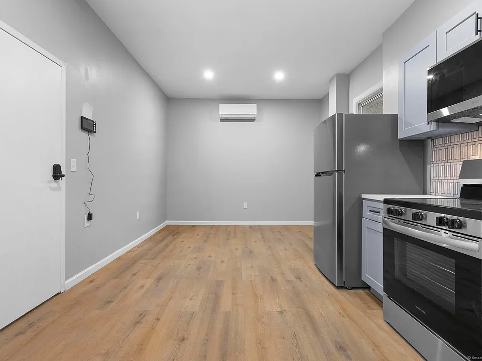 140 Grand St #4B