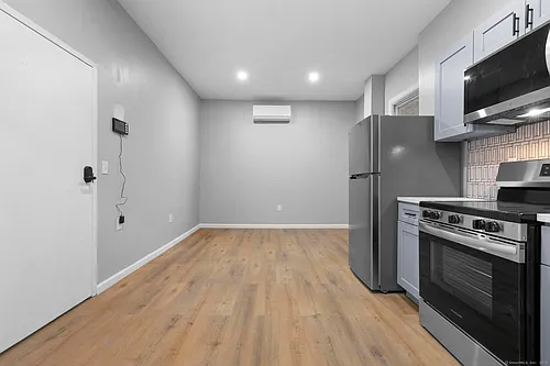 140 Grand St #2B Photo 1