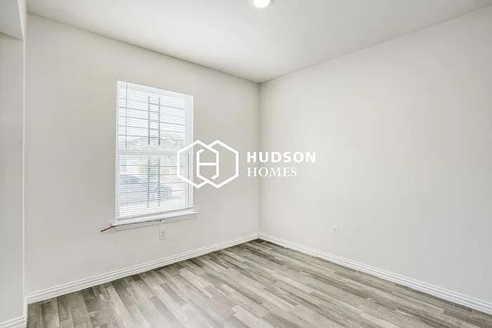 4907 Tyson St — Photo 9