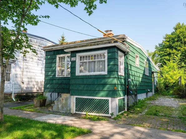 6301 Lawrence St, Halifax, NS B3L 1J8