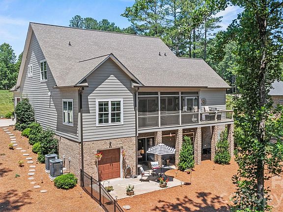 3rd image of 4975 Harbor View Dr W