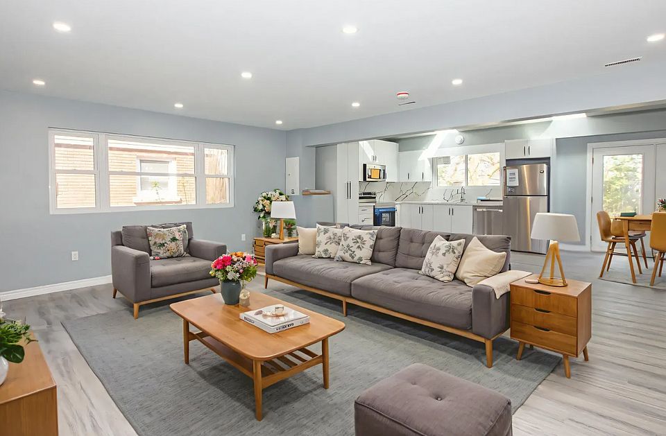 1st image of 9 Larchwood Dr #2