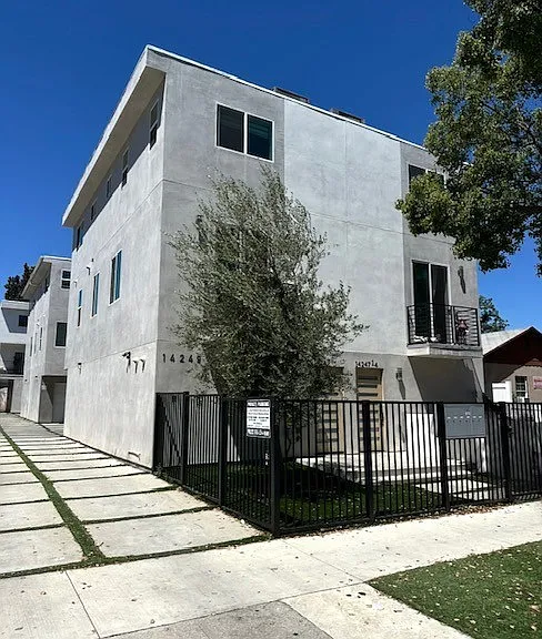 14247 Sylvan St #C — Photo 1