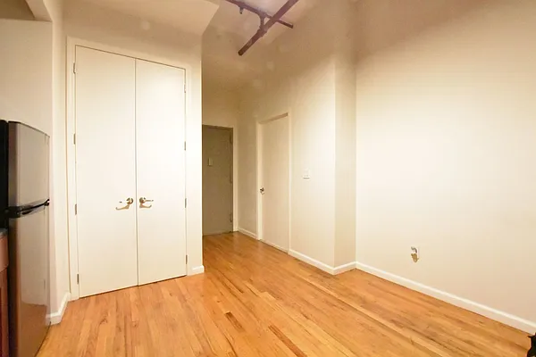 Rented by Clove Realty LLC | media 31