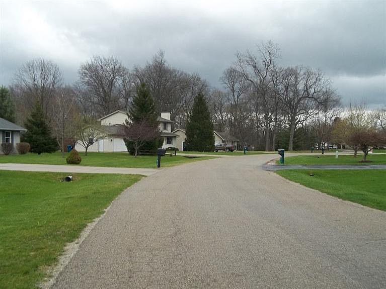 2nd image of 2440 Woodlawn Ln