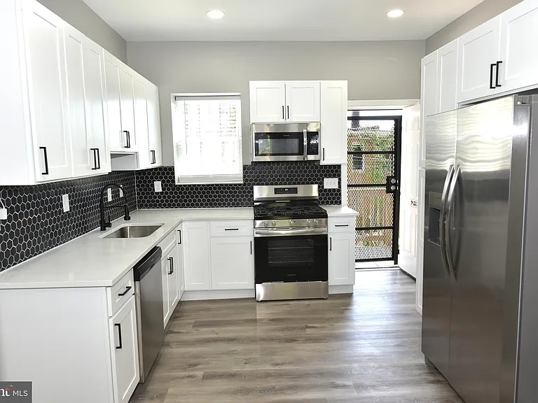 2225 W Baltimore St — Photo 12
