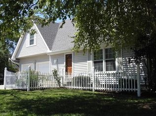 14300 S Cottonwood Dr, Olathe, KS 66062