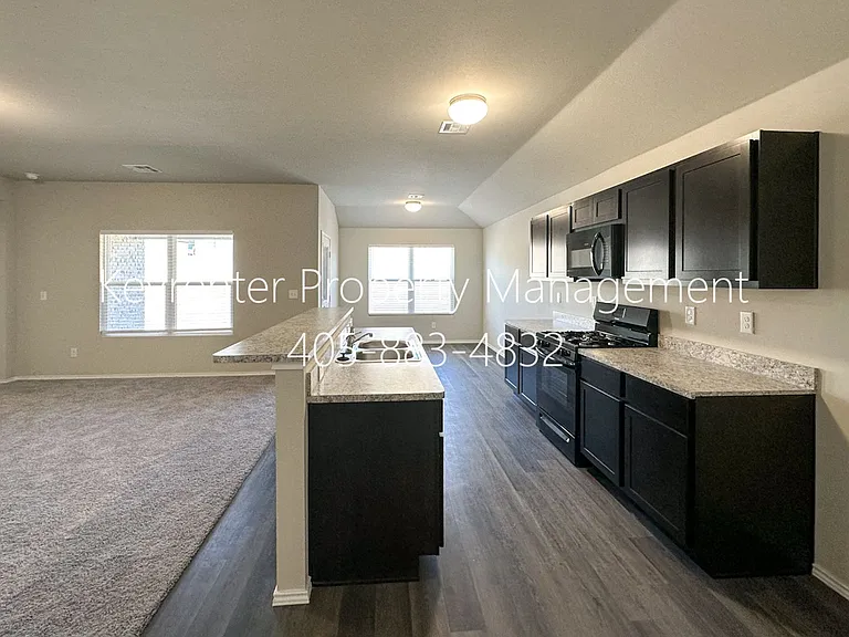 11713 NW 95th St — Photo 5