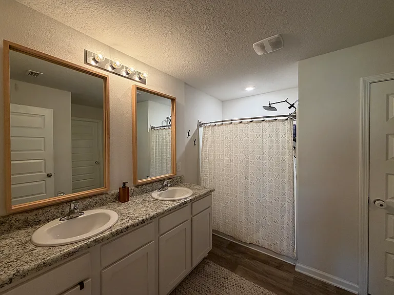 5699 Guinevere Ln — Photo 31