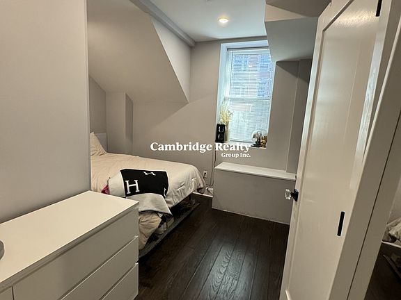 5th image of 7 Strathmore Rd #T