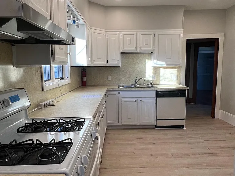 77 Pearson Rd — Photo 3