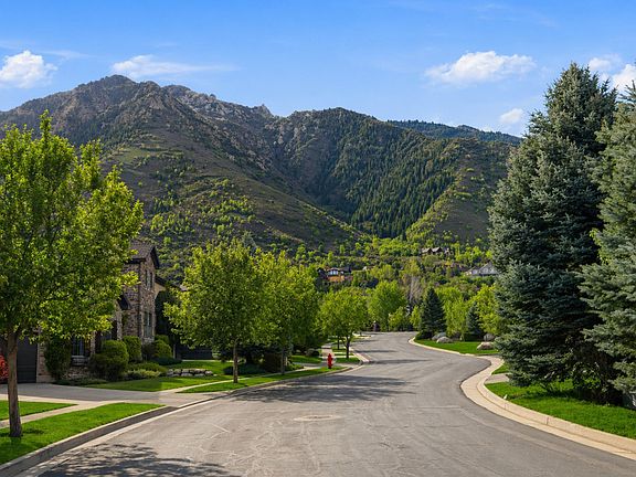 3rd image of 3093 E Scenic Valley Ln