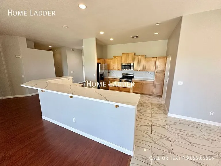 244 W Merrill Ave — Photo 6