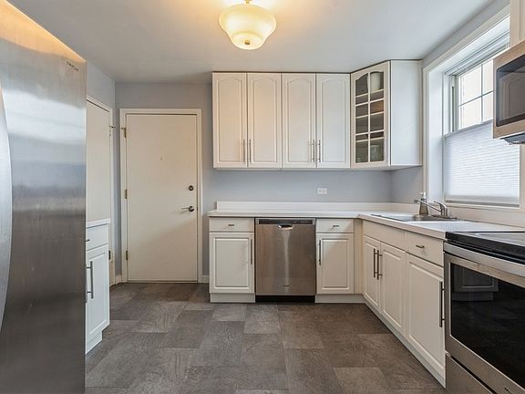5th image of 2408 W Farragut Ave APT 3B