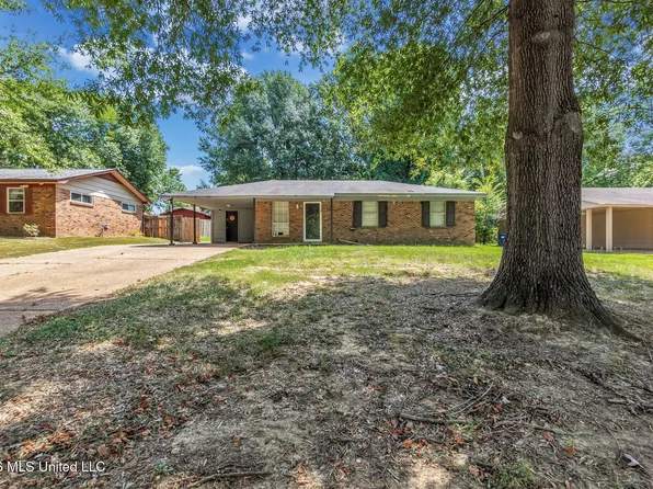 5698 Crestwood Dr, Horn Lake, MS 38637