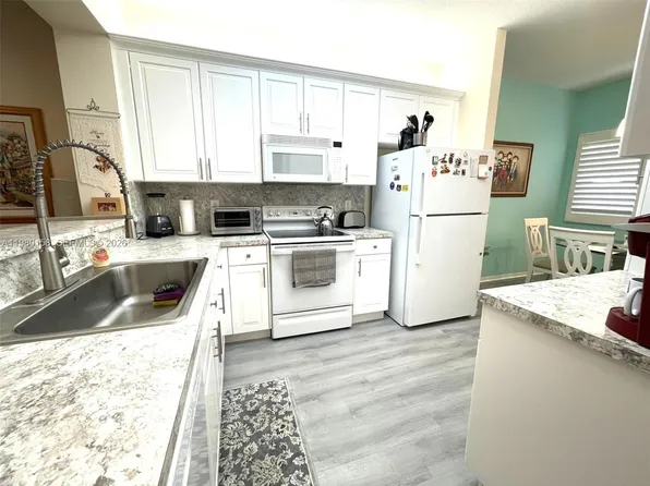 7775 Yardley Dr APT 409, Tamarac, FL 33321