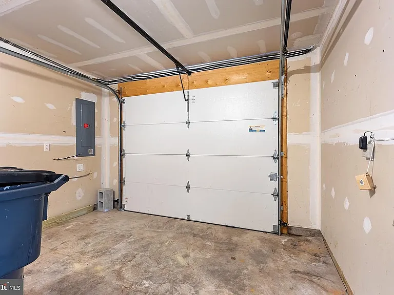 1019 Cricket Ln — Photo 12
