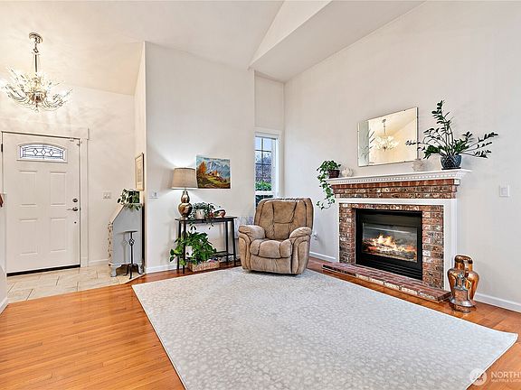3rd image of 3241 Jeri Drive NE
