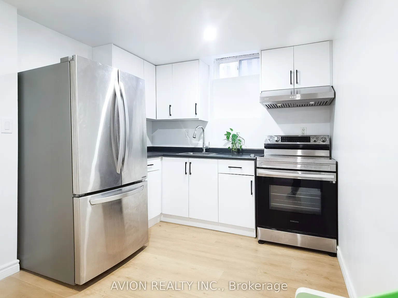 3 bed, $2,100 — Photo 2