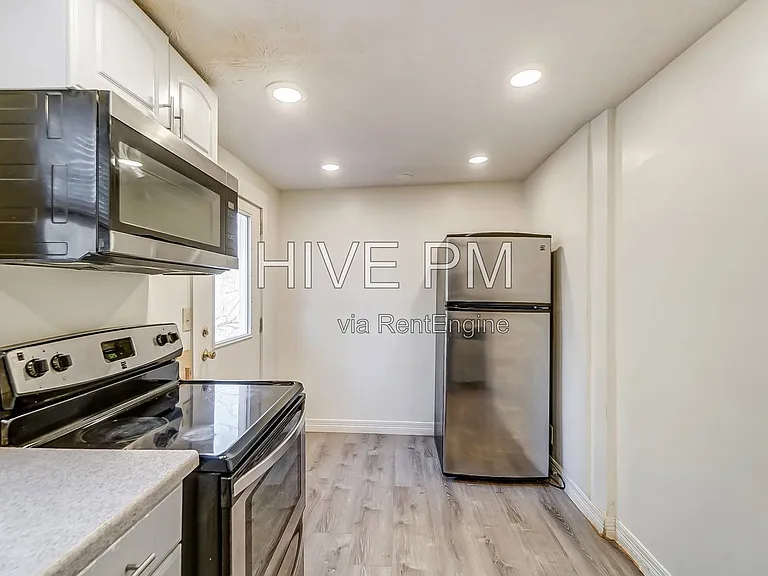 3246 Linwood Ave #2 — Photo 12