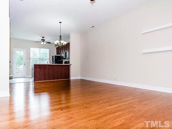 4th image of 42 Millbrook Dr #42