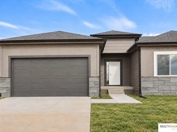 5123 N 213th St, Elkhorn, NE 68022