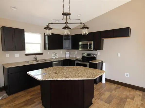 321 Hawk Lake Dr, Sunrise Beach, MO 65079